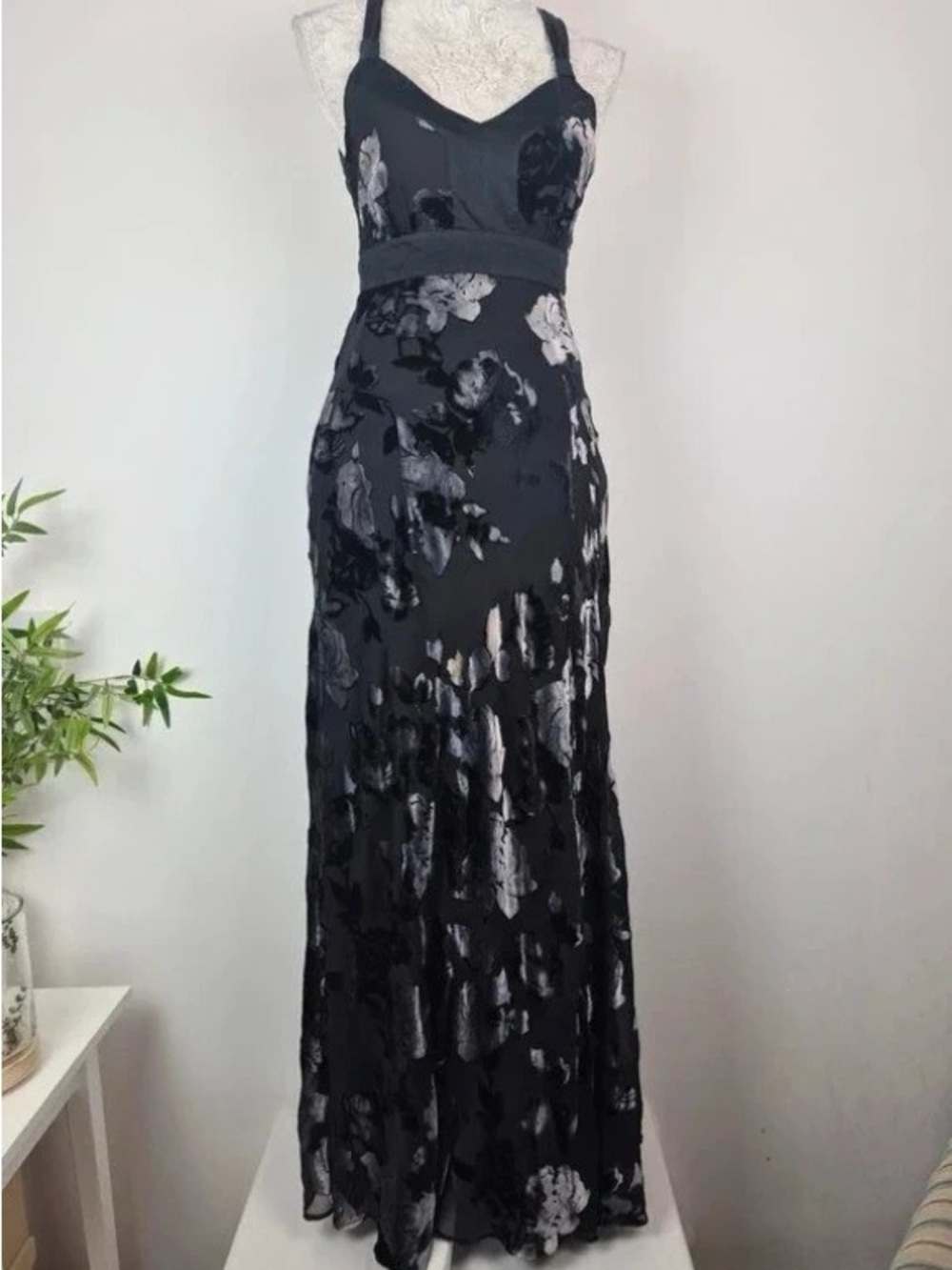 Elegant Black Floral-Pattern Maxi Dress with Spaghetti Straps